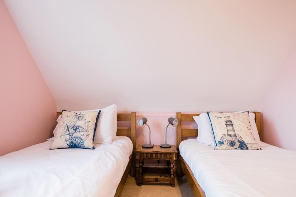 Spacious Home, Minutes Fom The Beach, Free Parking, Large Garden Area, Pets Welcome! Whitstable Exterior photo
