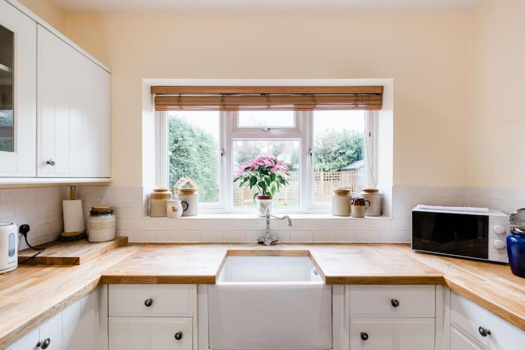 Spacious Home, Minutes Fom The Beach, Free Parking, Large Garden Area, Pets Welcome! Whitstable Exterior photo
