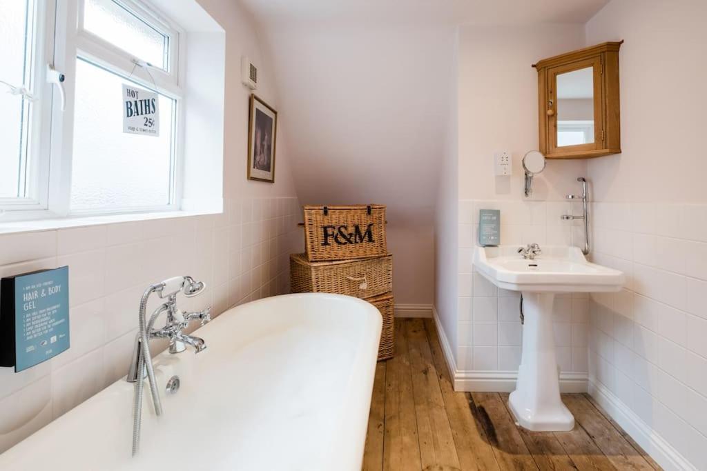 Spacious Home, Minutes Fom The Beach, Free Parking, Large Garden Area, Pets Welcome! Whitstable Exterior photo
